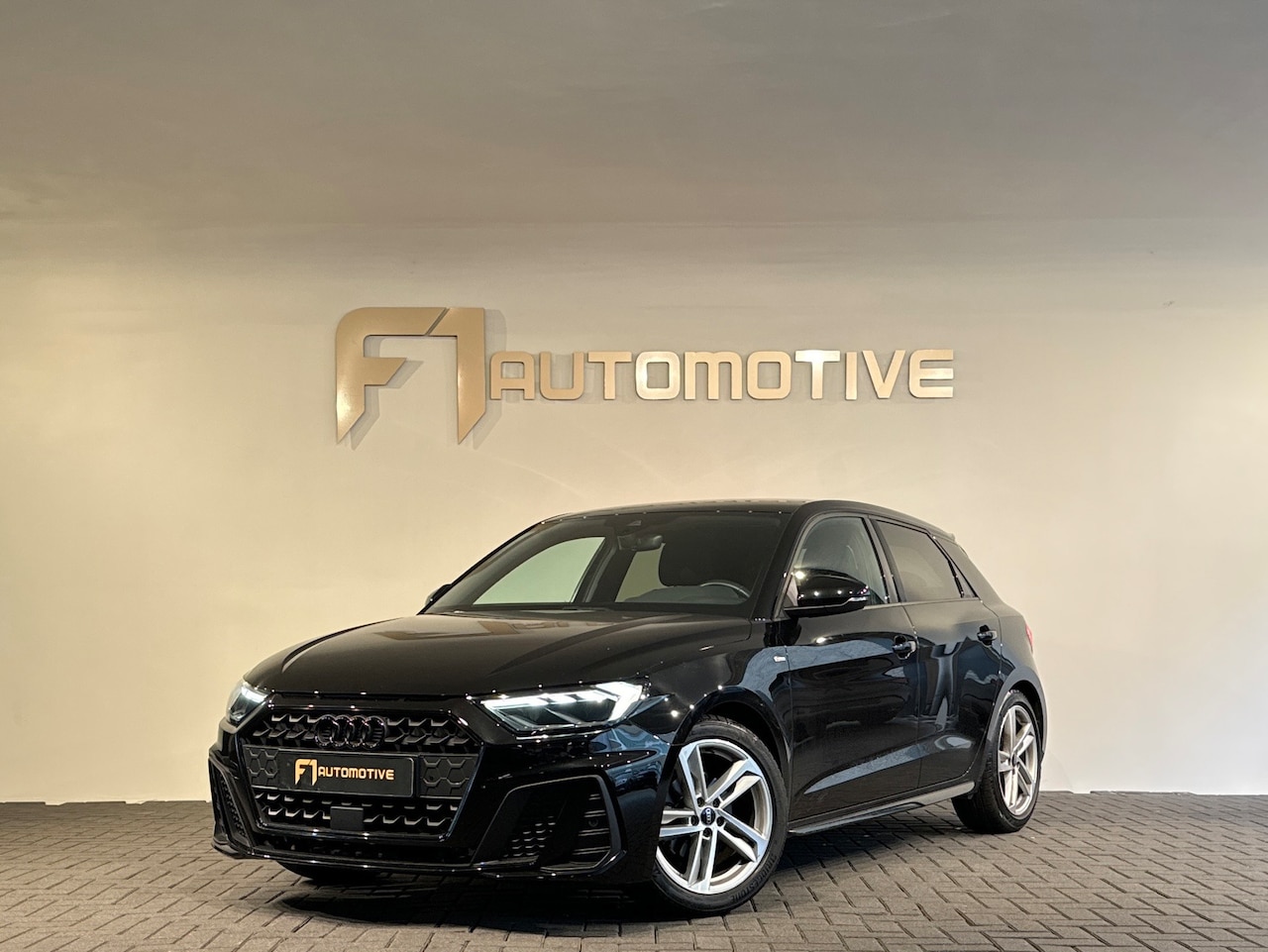 Audi A1 Sportback - 30 TFSI EPIC Stoelverwarming |Cruise Control|Lane Assist|Carplay - AutoWereld.nl