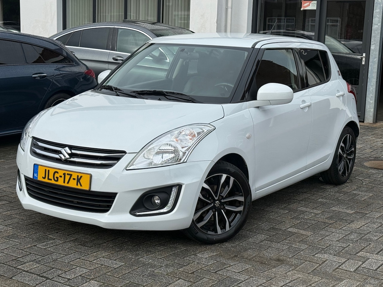 Suzuki Swift - 1.2 Bandit EASSS 1.2 Bandit EASSS, Trekhaak,Stoelverwarming,Airco,L.M.Velgen,Extra getint glas - AutoWereld.nl