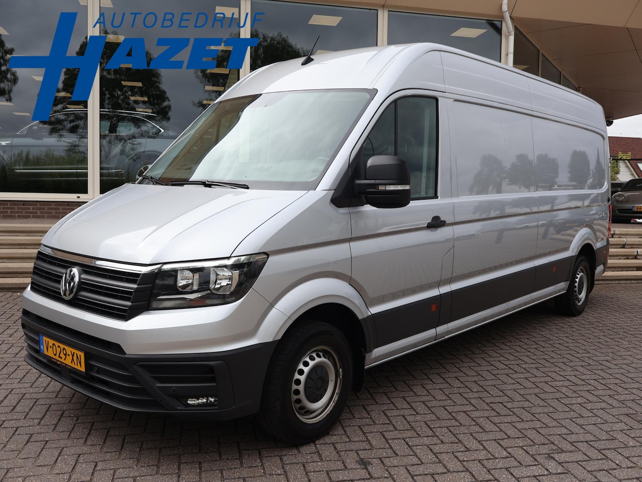 Volkswagen Crafter - 35 2.0 TDI 140 PK DSG L4H3 + 3000 KG TREKHAAK | CAMERA | CARPLAY | NAVIGATIE - AutoWereld.nl