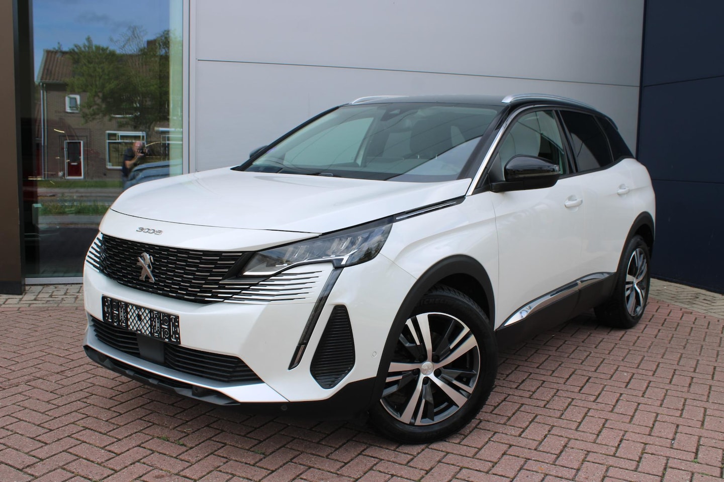 Peugeot 3008 - 1.2 PureTech 130pk Allure Pack Automaat Airco Navi Camera Carplay Stoelverwarming - AutoWereld.nl