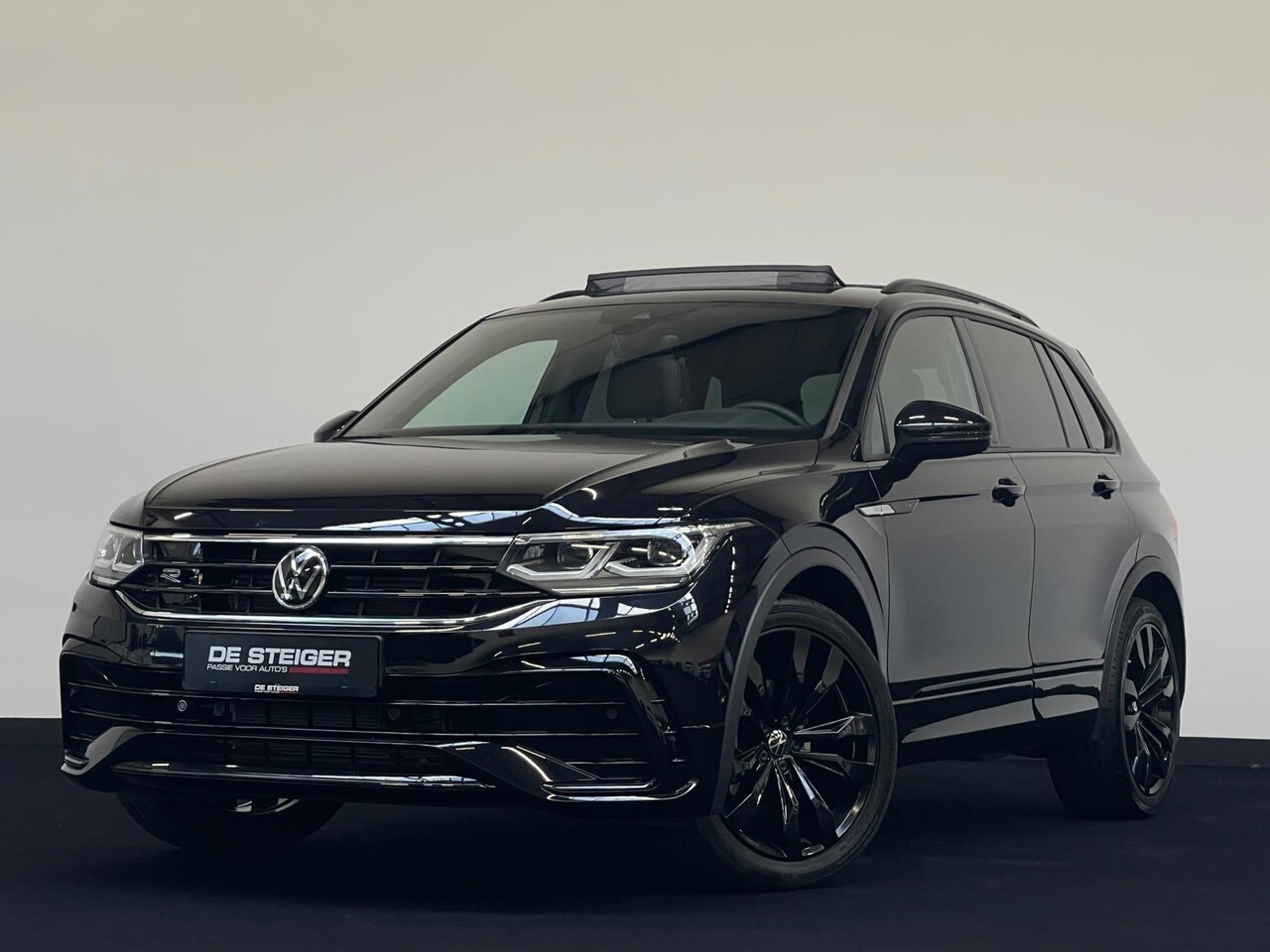 Volkswagen Tiguan - 1.4 TSI eHybrid 3 X R-Line Blackstyle Pano 360 Keyless Headup 20 inch - AutoWereld.nl