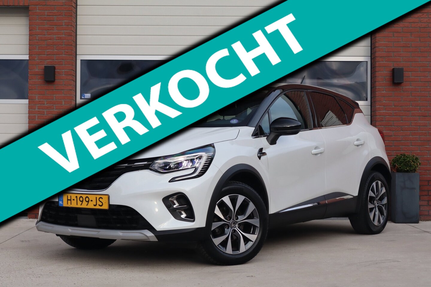 Renault Captur - 1.0 TCe 100 Intens Two Tone - Trekhaak - Half leder - LED - Virtual - Camera - Climate - P - AutoWereld.nl