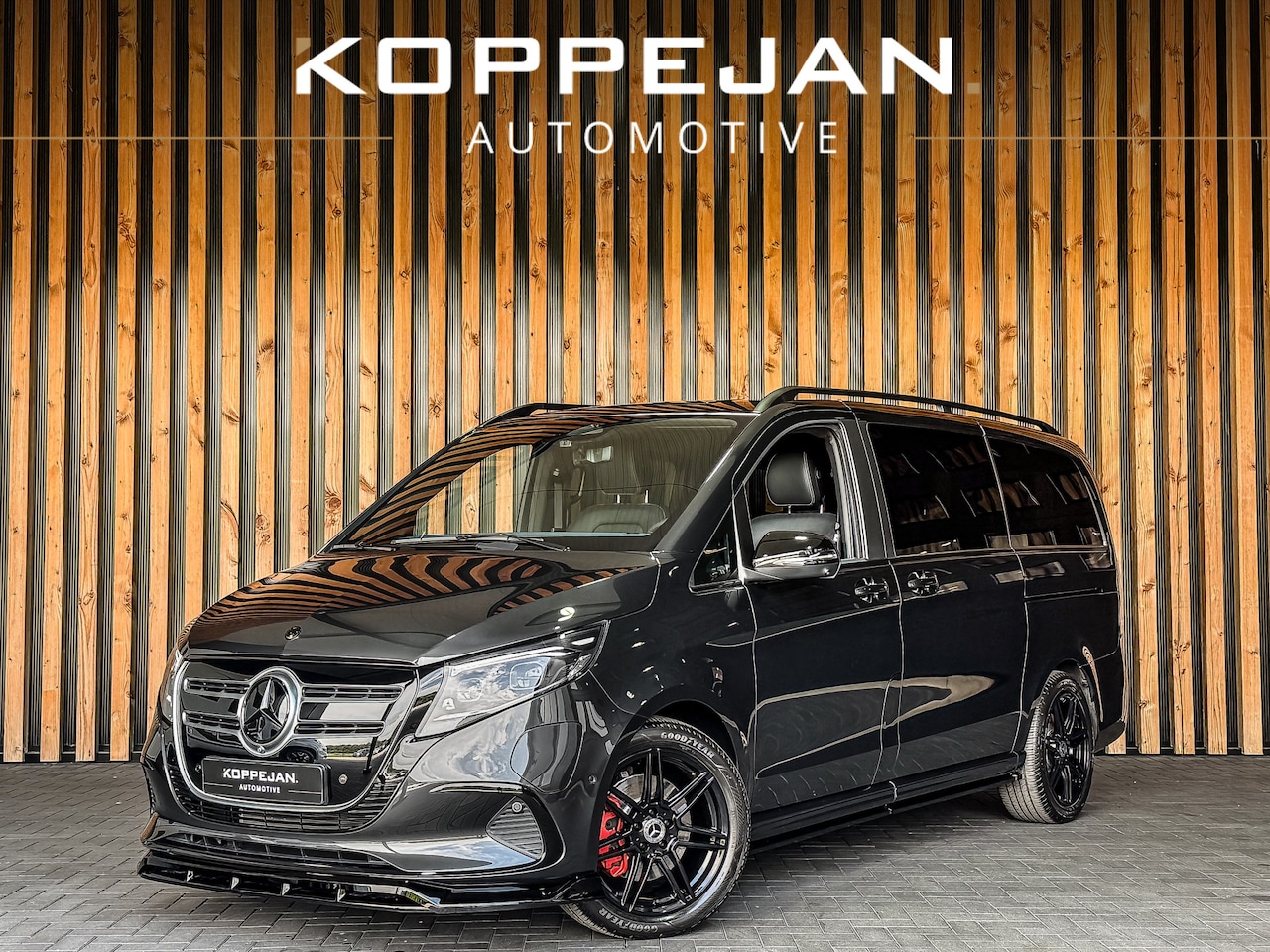 Mercedes-Benz EQV - 300 AMG L2 90kWh 8-Persoons | LUCHTVERING | DISTRONIC | STOELVERWARMING | STOELVENTILATIE - AutoWereld.nl