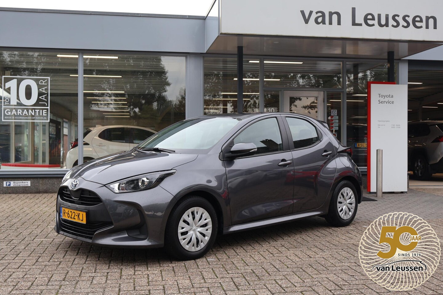 Toyota Yaris - 1.5 Hybrid 1e EIGENAAR CAMERA AD-CRUISE APPLE/ANDROID EL-RAMEN - AutoWereld.nl