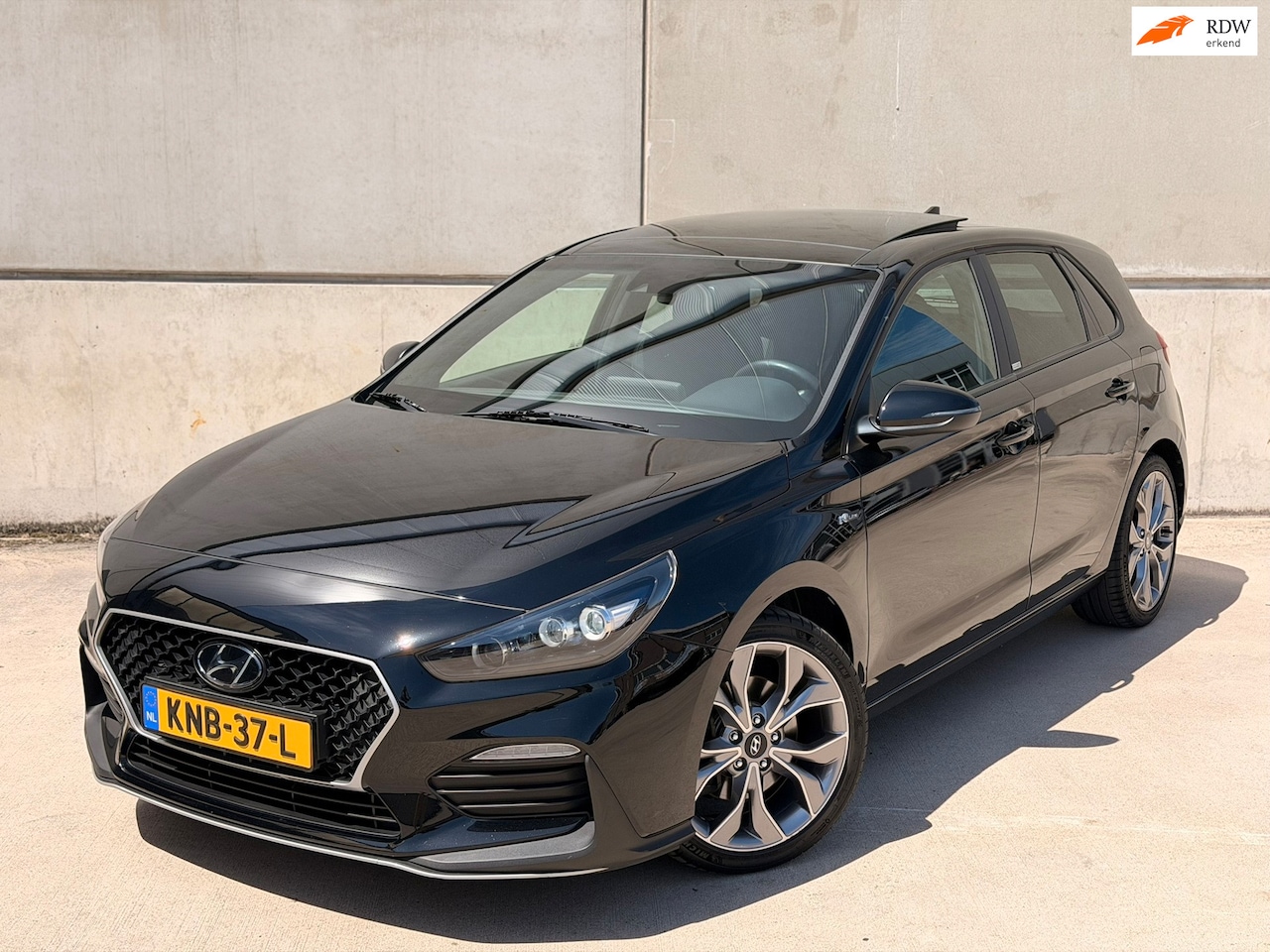 Hyundai i30 - 1.4 T-GDI N Line Pano Camera CarPlay 18'' LED Keyless - AutoWereld.nl