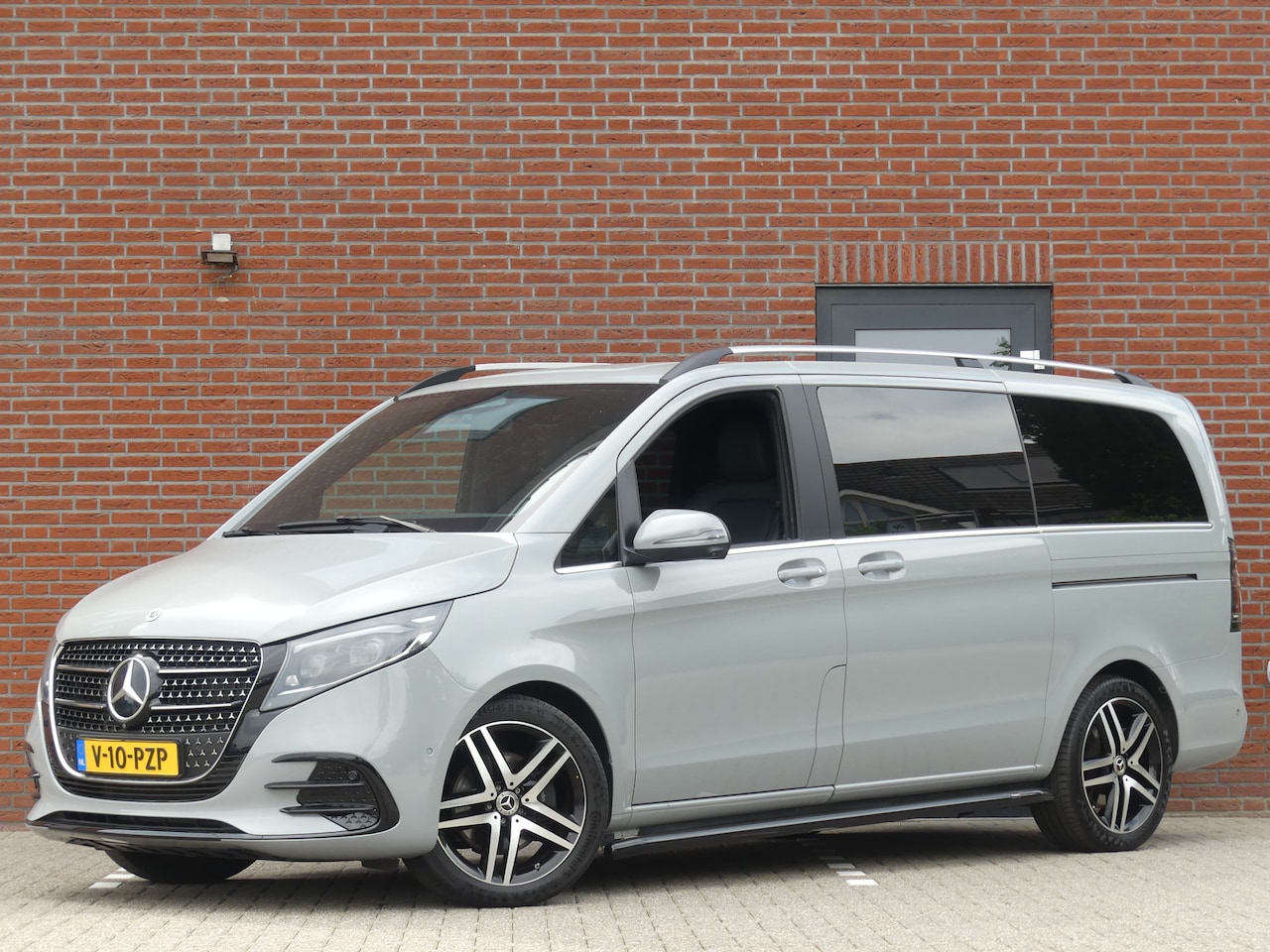 Mercedes-Benz V-klasse - 250d Lang AMG Dubbel Cabine LED/Leer/Elek deuren - AutoWereld.nl