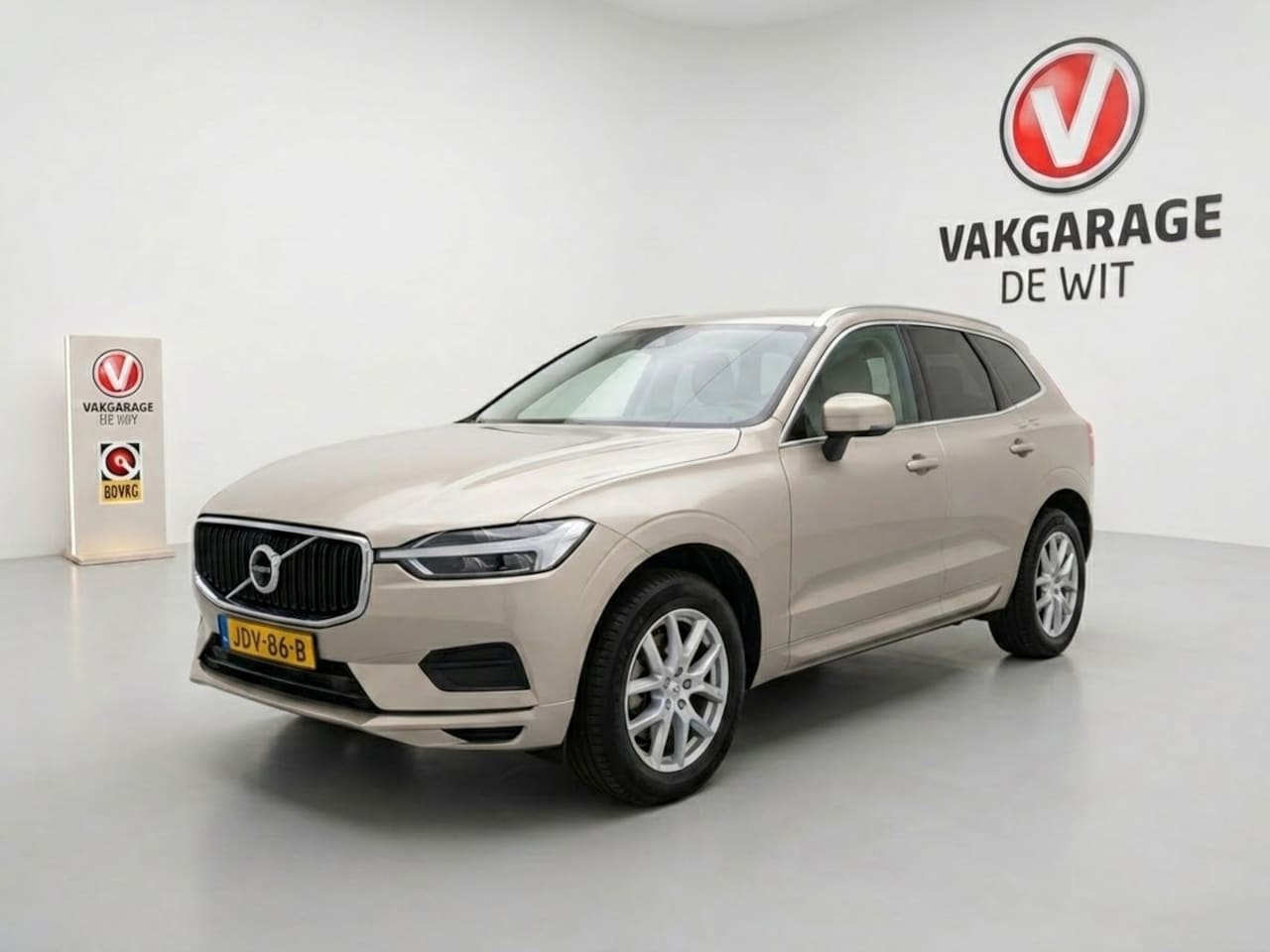 Volvo XC60 - 2.0 T8 Twin Engine AWD Momentum Pro | Panoramadak | ACC & Pilot Assist | Camera - AutoWereld.nl