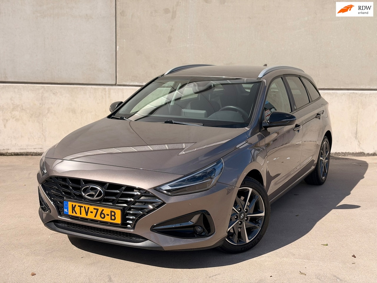 Hyundai i30 Wagon - 1.0 T-GDi MHEV Comfort Smart Virtual Camera CarPlay Keyless - AutoWereld.nl