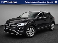 Volkswagen T-Roc - 1.5 TSI 150pk Style DSG Automaat / Navigatie / APP Connect / LM 17 inch / Digital cockpit