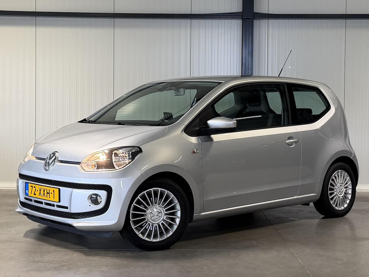 Volkswagen Up! - 1.0 high up! BlueMotion Airco Cruise Navi PDC - AutoWereld.nl