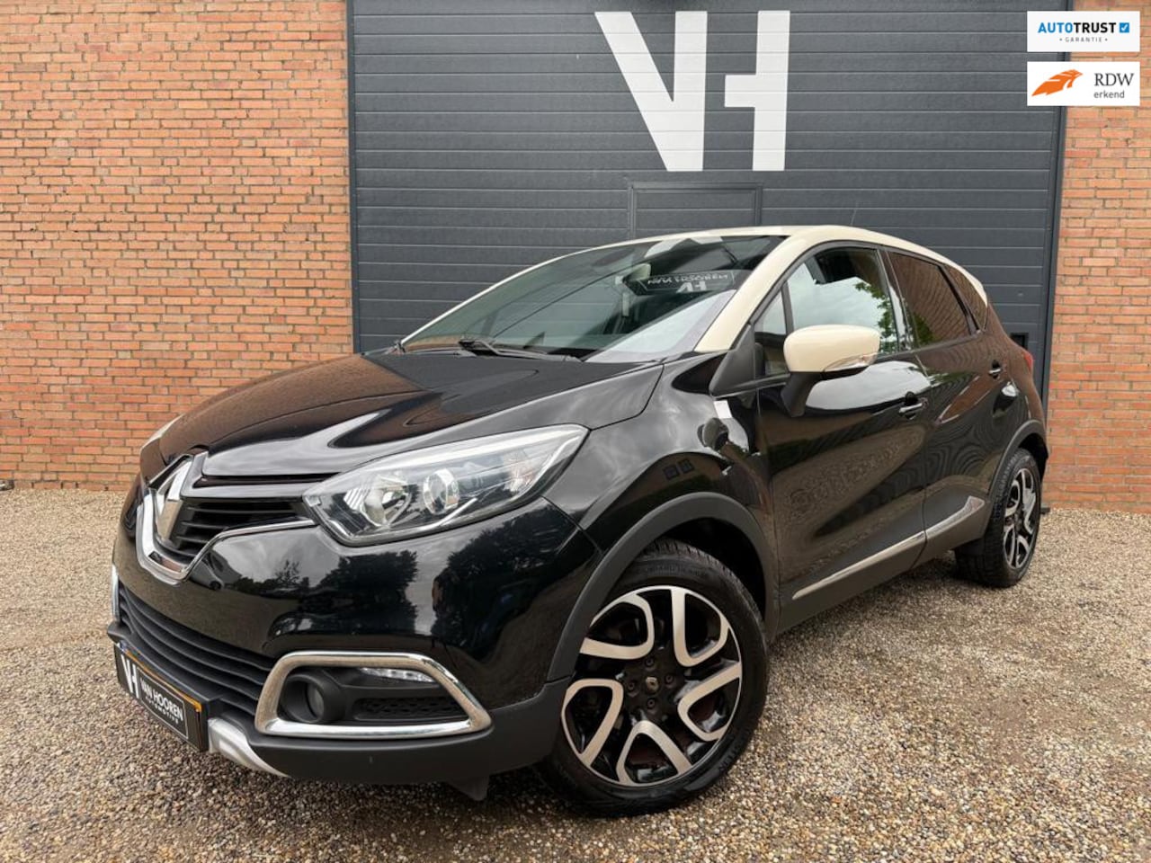 Renault Captur - 1.2 TCe Helly Hansen | AUTOMAAT | NAVI | LMV | - AutoWereld.nl