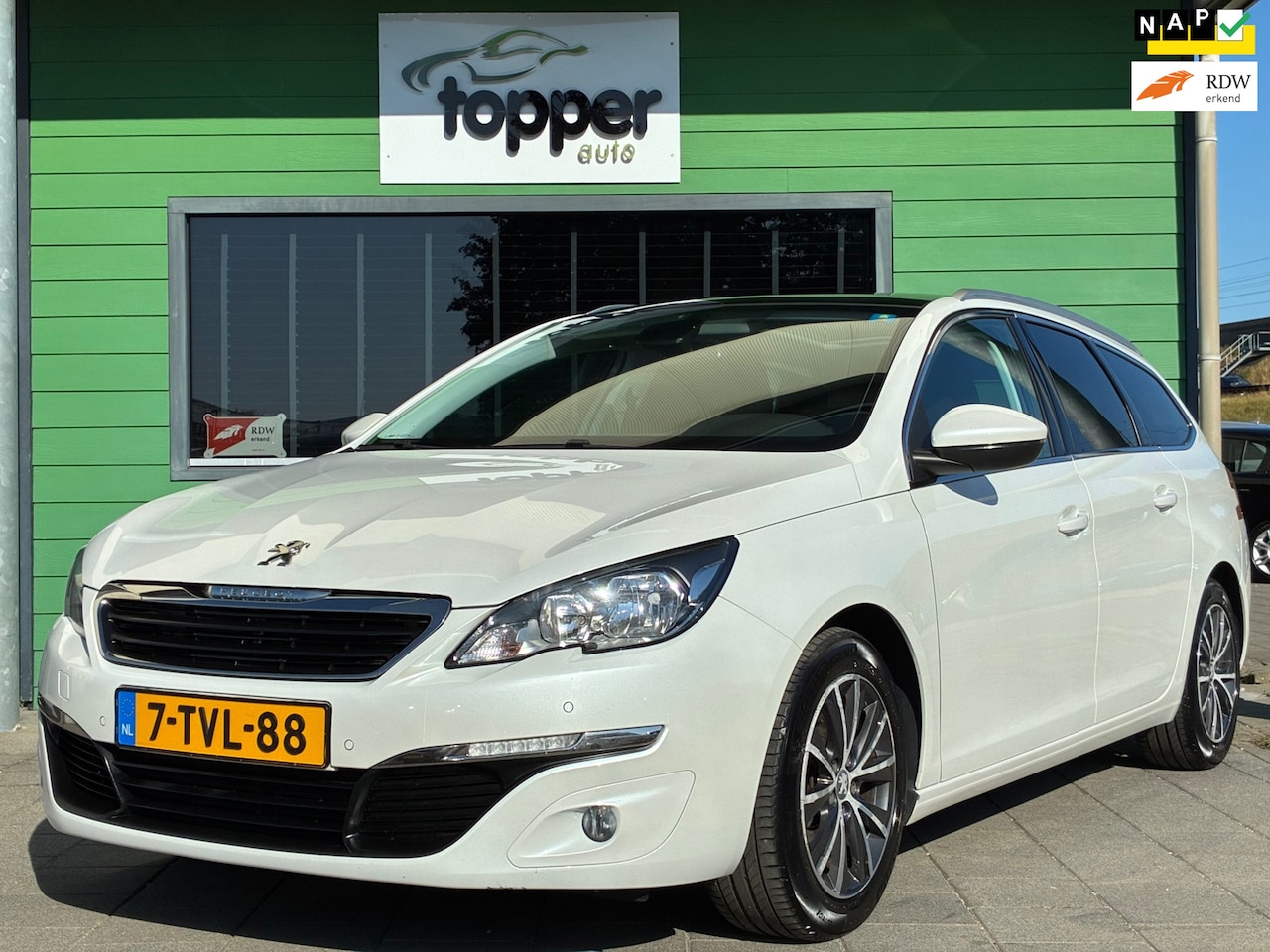 Peugeot 308 SW - 1.6 BlueHDI Blue Executive|2e Eigenaar|Panoramadak|Navigatie|Trekhaak|CruiseControl|Climat - AutoWereld.nl