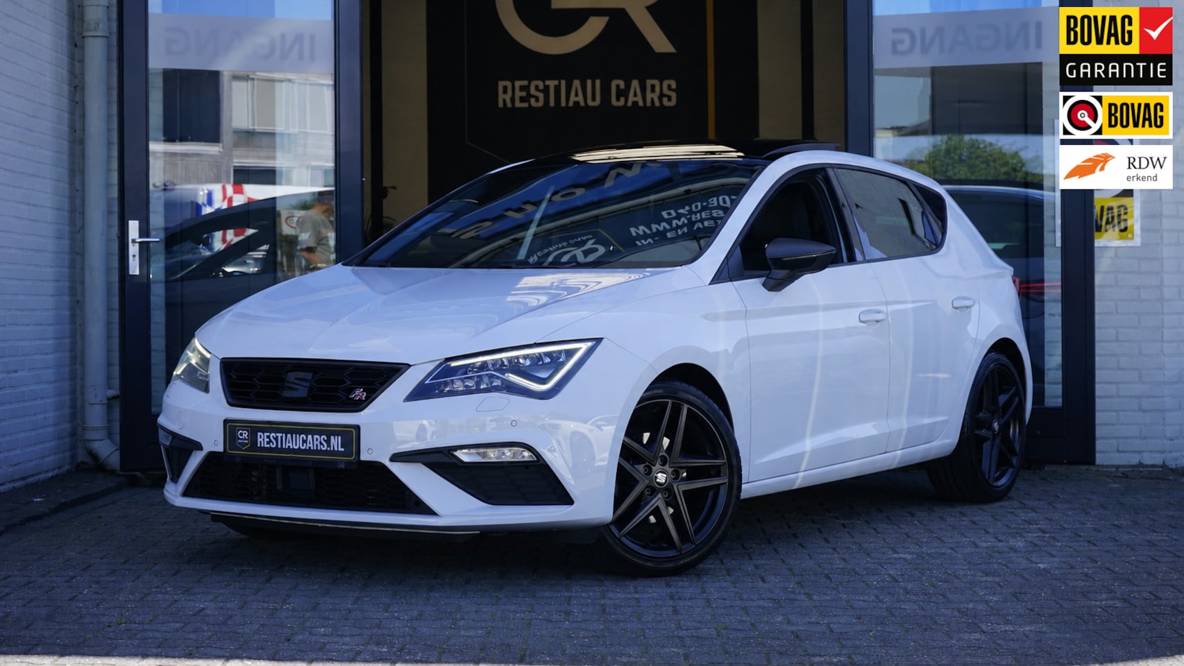 SEAT Leon - 1.5 TSI FR Ultimate Edition Black Sky AUTOMAAT-ACC-AMBIANCE-BEATS-CAMERA-KEYLESS-MODE-NAVI - AutoWereld.nl