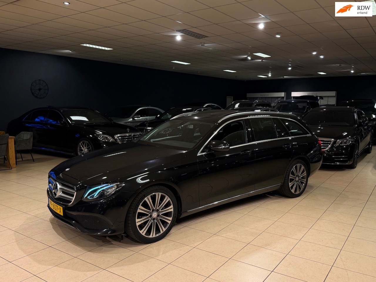 Mercedes-Benz E-klasse Estate - E220 d Prestige/Automaat/Schuifdak/Trekhaak - AutoWereld.nl