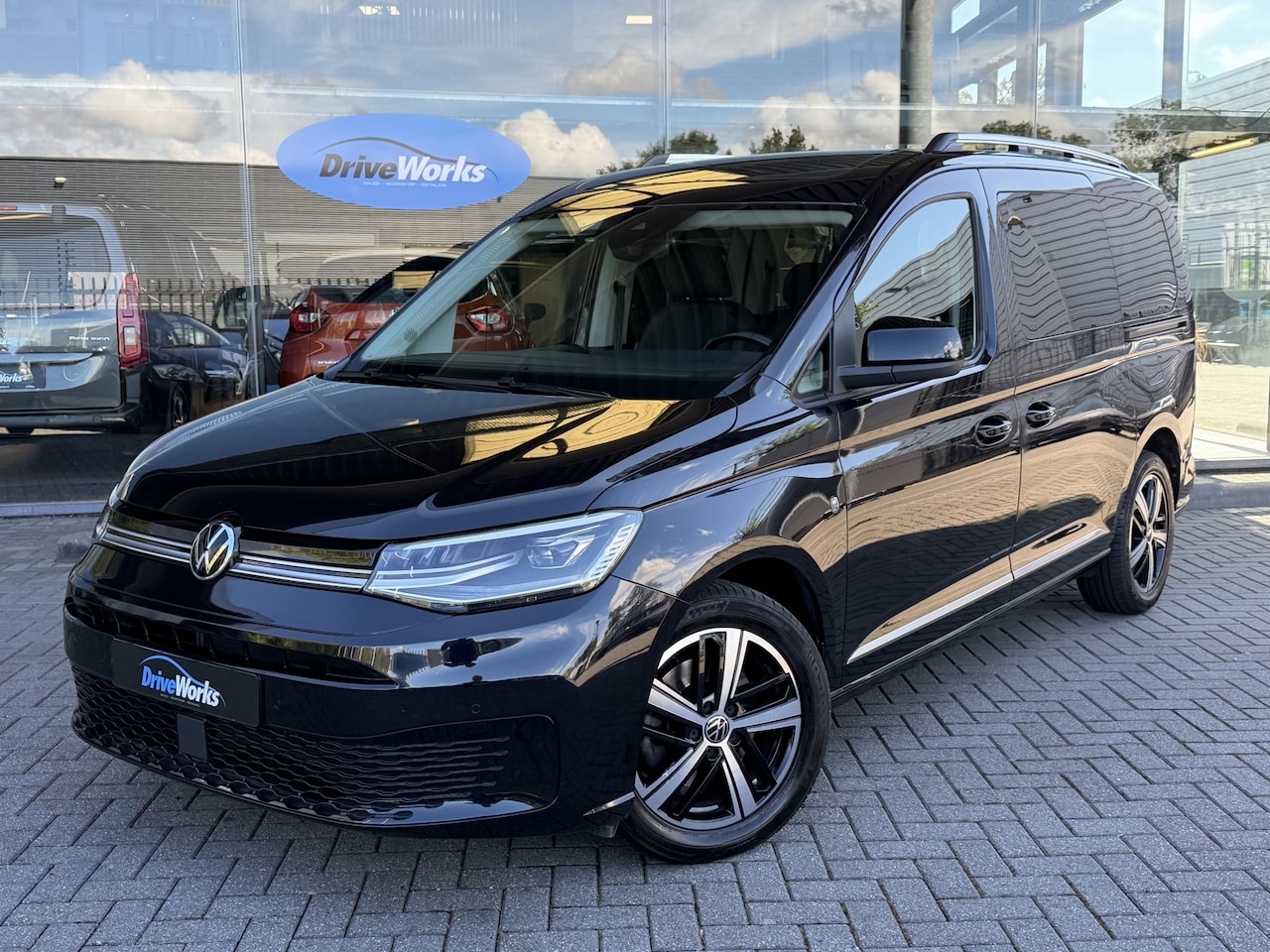 Volkswagen Caddy Maxi - 1.5 TSI 7p | Highline | Pano | AGR seats | Drivers Assist | Winter-pakket | Carplay DAB+ | - AutoWereld.nl