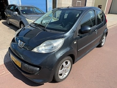 Peugeot 107 - 1.0-12V XS 2009 5drs koude airco APK 3-27 Leuke en goede auto nog met 2 nieuwe All Season