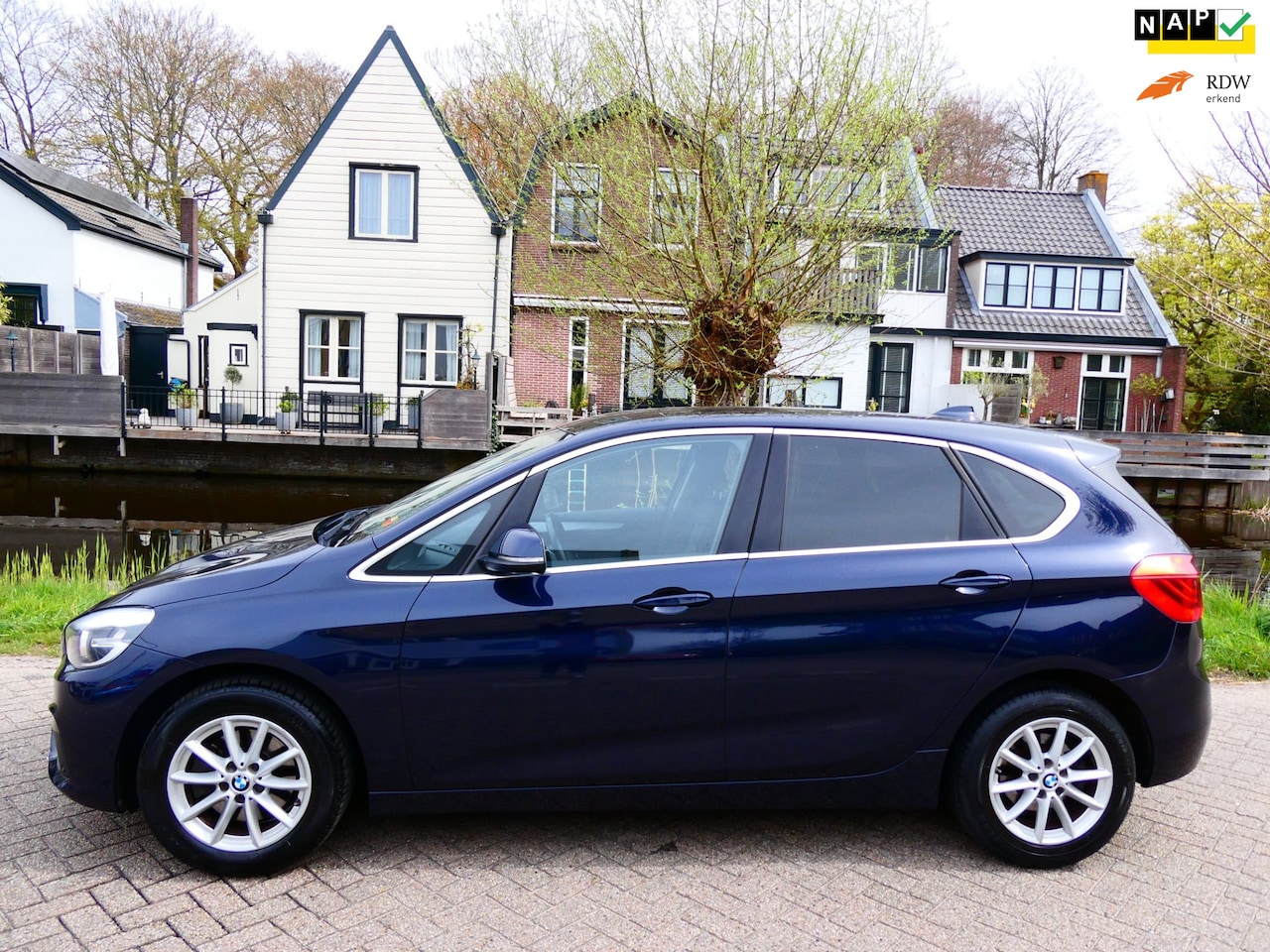 BMW 2-serie Active Tourer - 220i Exe Automaat 192pk Clima Cruise Navi PDC - AutoWereld.nl