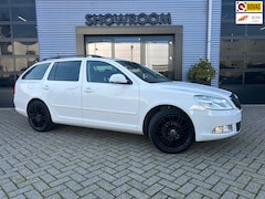 Skoda Octavia Combi - 1.2 TSI Elegance Business Line Automaat|Trekhaak|Applecarplay|Airco|17Inch velgen