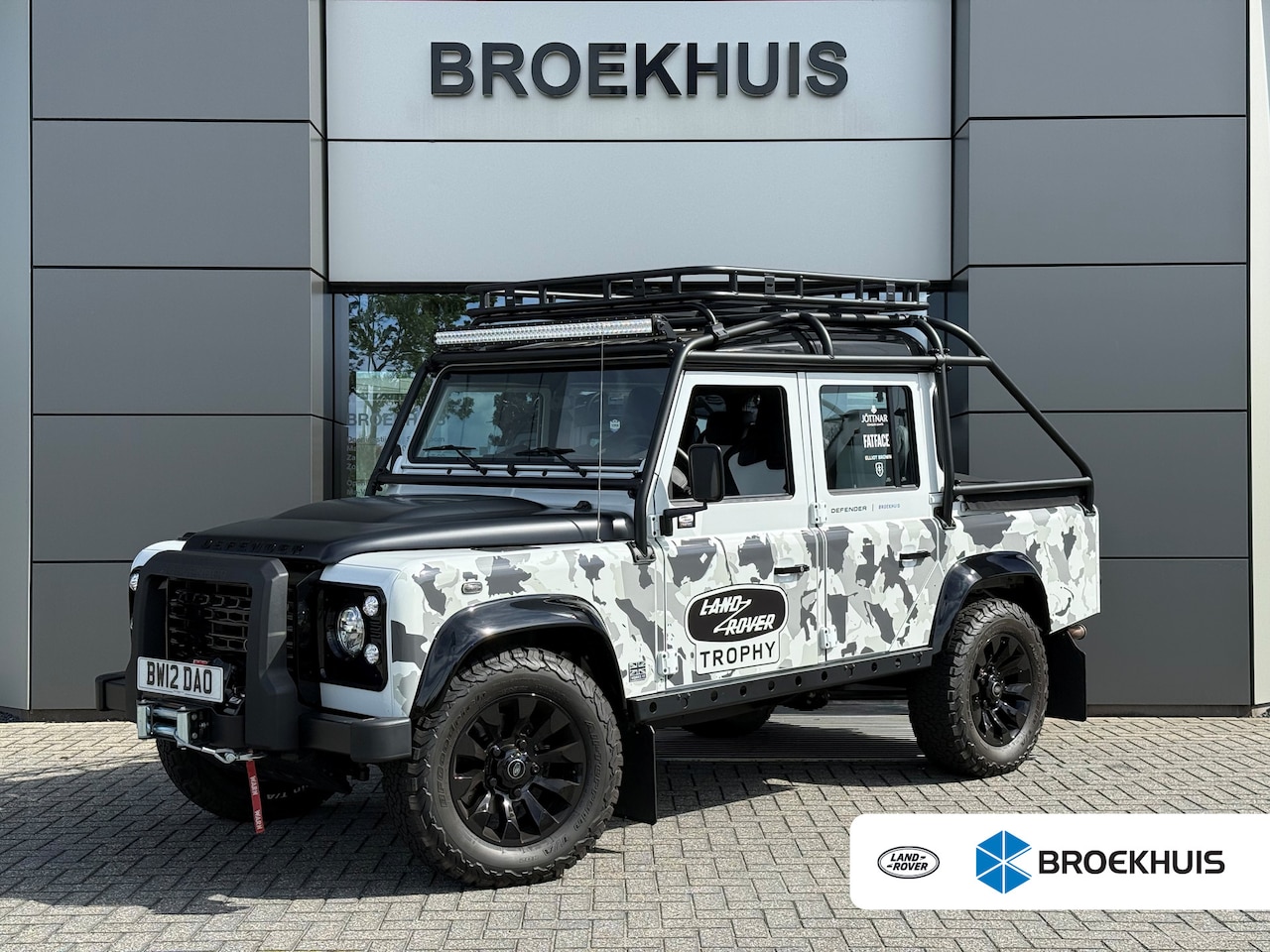Land Rover Defender 110 - TROPHY 2 Works V8 1of4 | 1 of 4 LHD Defender Trophy 2 Crew Cab | WARN | - AutoWereld.nl