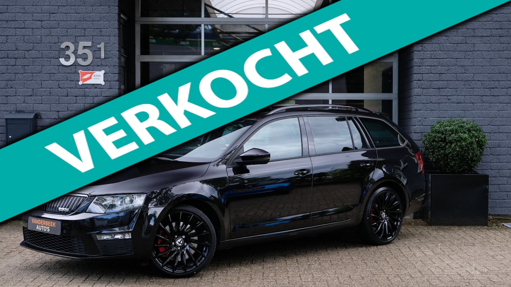 Skoda Octavia - 2.0 TSI RS 220PK DSG NAVI LEDER PANO - AutoWereld.nl