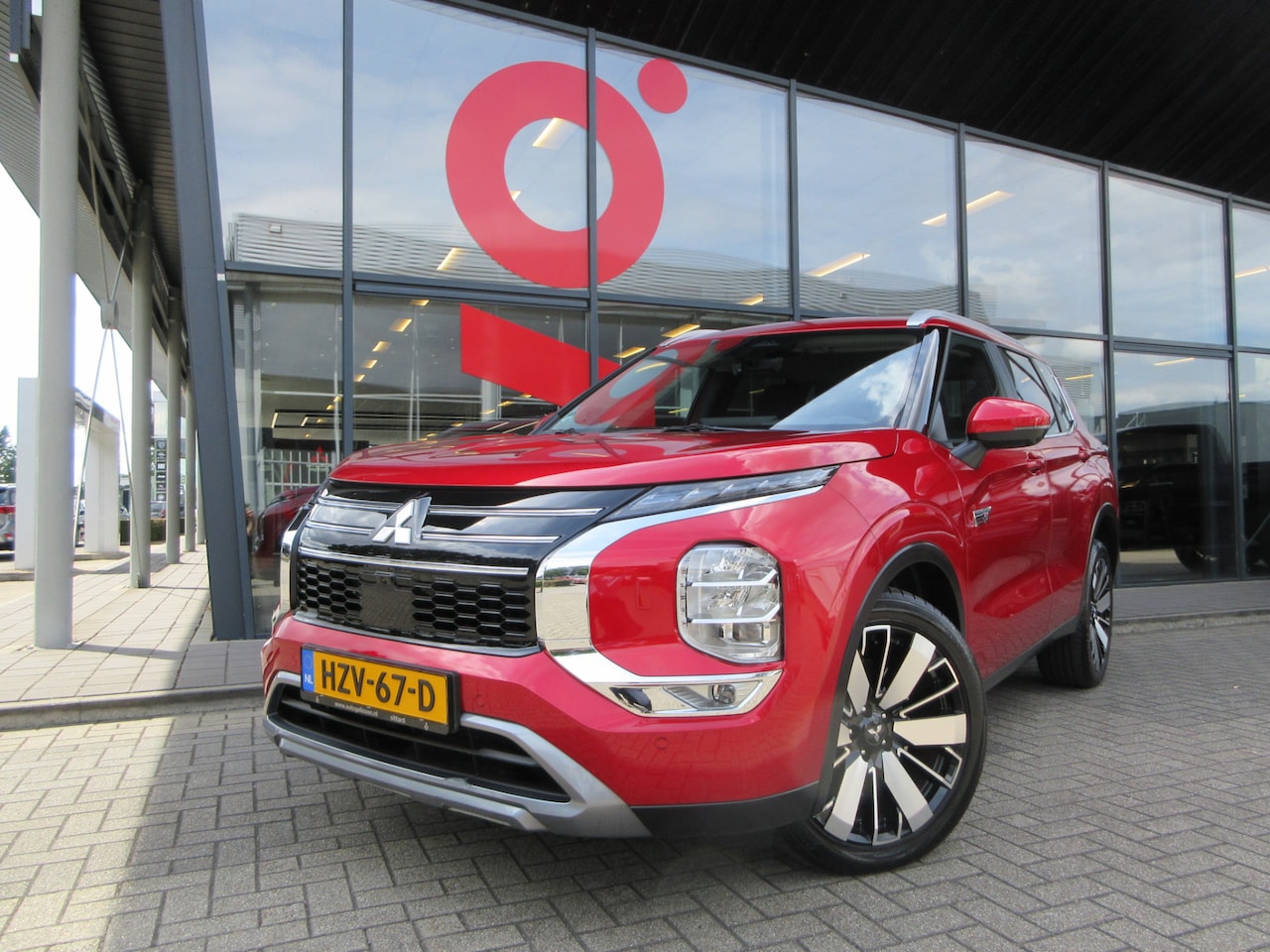 Mitsubishi Outlander - 2.4 PHEV First Edition 4WD AUTOMAAT 306 PK - AutoWereld.nl