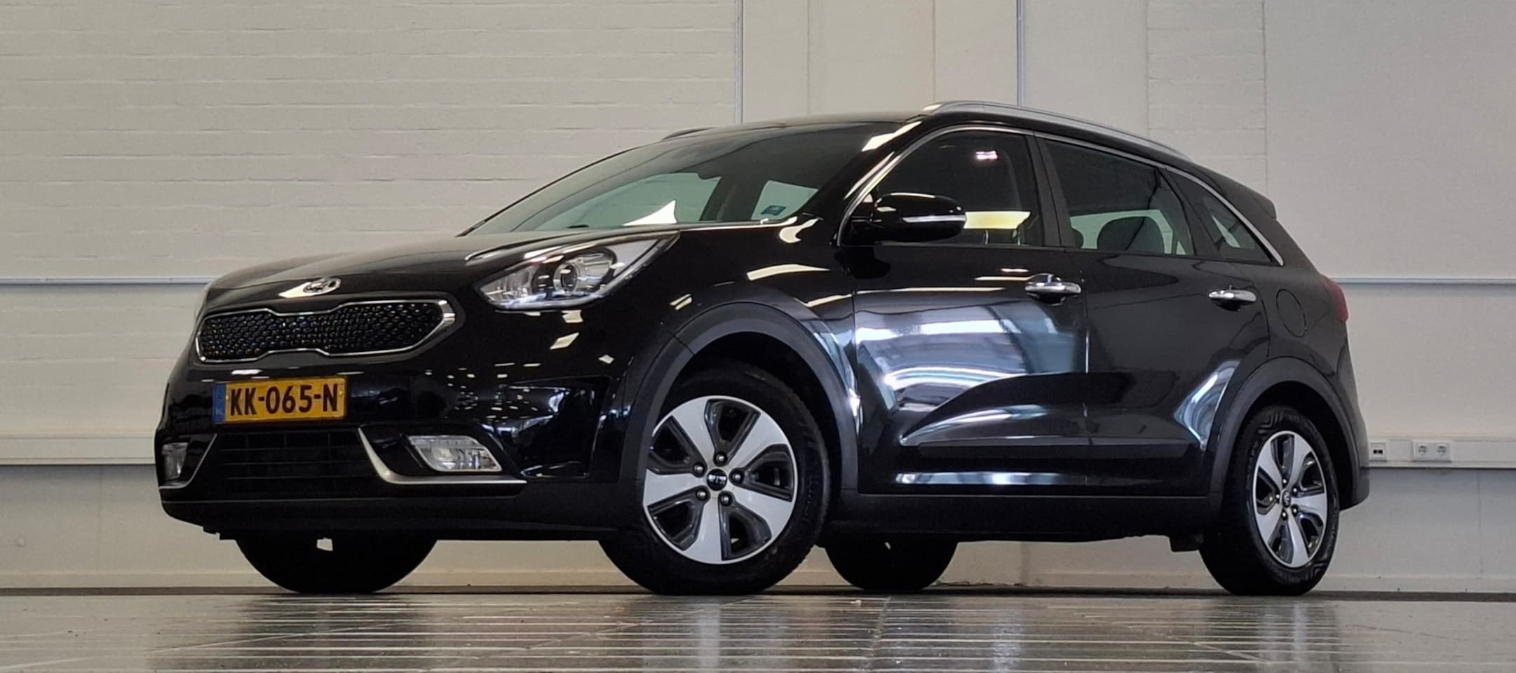 Kia Niro - 1.6 GDi Hybrid First Edition Trekhaak 100% Dealer onderhouden Gaarntie - AutoWereld.nl