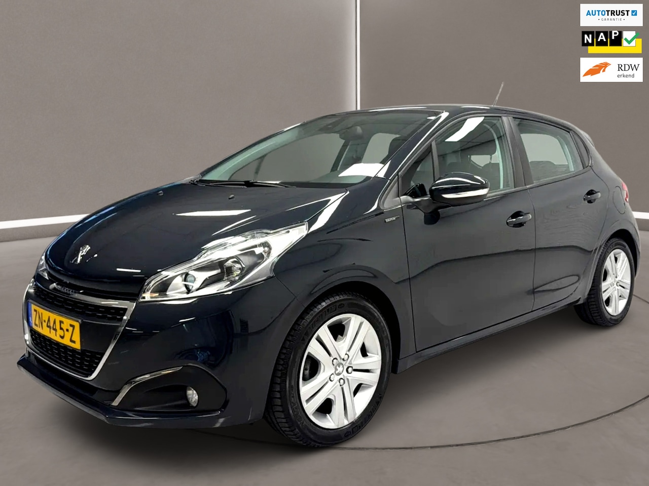 Peugeot 208 - 1.2 PureTech Signature 83 Pk 5 deurs Airco Navi 42 dkm Nap 1e Eig. - AutoWereld.nl