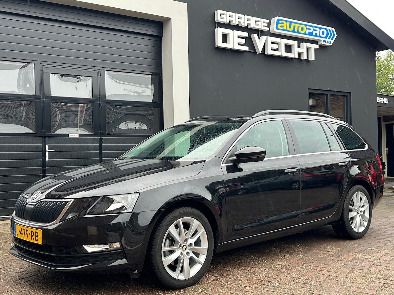 Skoda Octavia Combi - 1.5 TSI Greentech Sport Business Navi/Carplay/Trekhaak - AutoWereld.nl