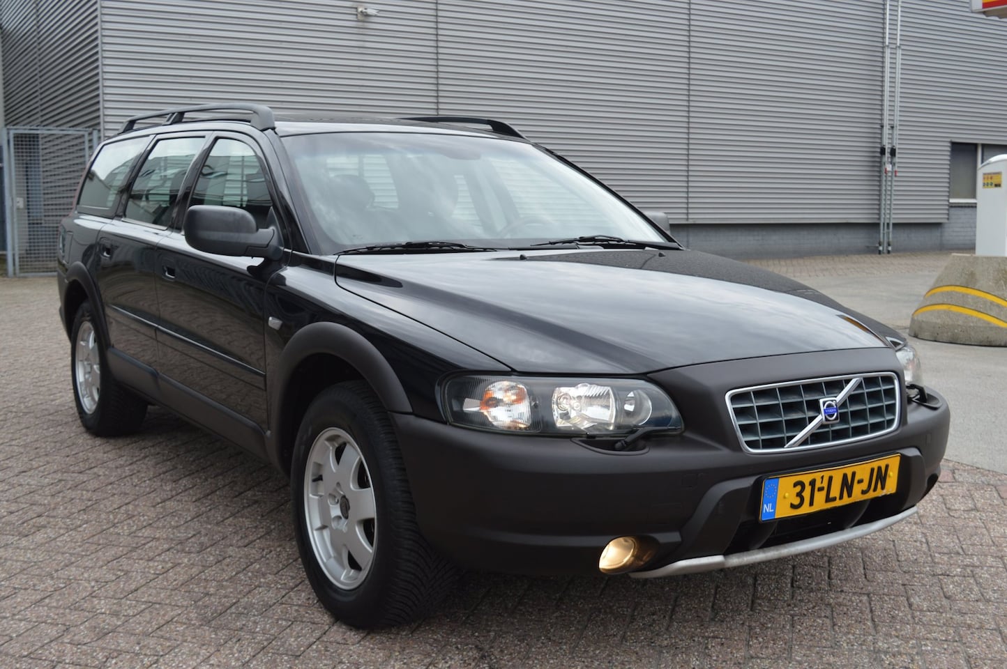 Volvo XC70 - 2.5 T Comfort Line bj03 leder cruise airco nette auto - AutoWereld.nl