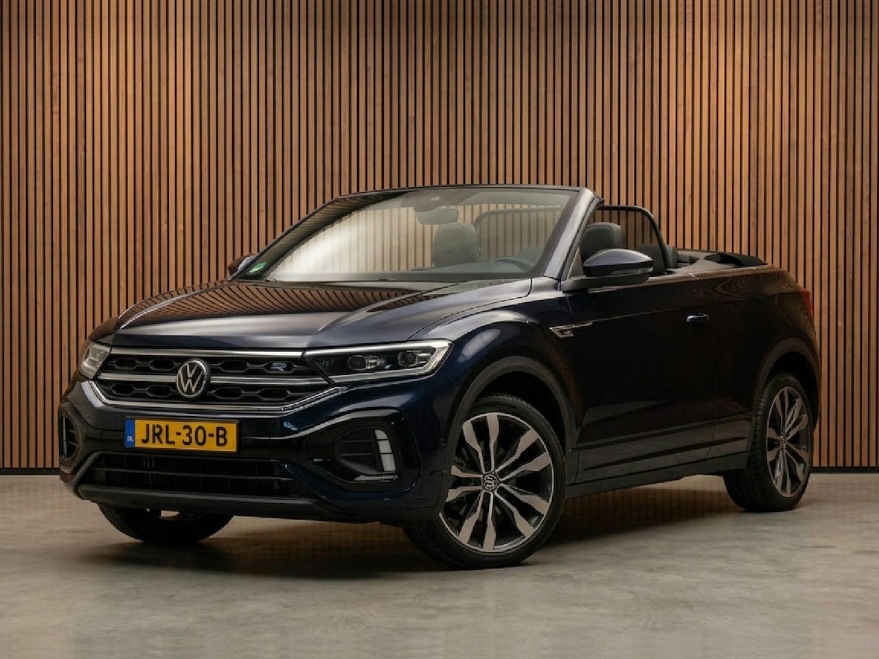 Volkswagen T-Roc Cabrio - 1.5 TSI R-Line automaat / navigatie / app / verwarming / ACC - AutoWereld.nl