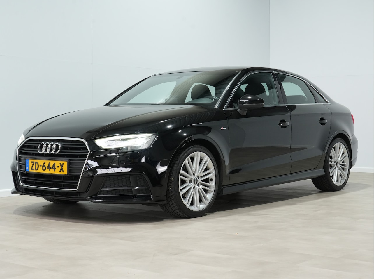Audi A3 Limousine - 30 115pk TFSI Sport S Line Edition 46 - AutoWereld.nl