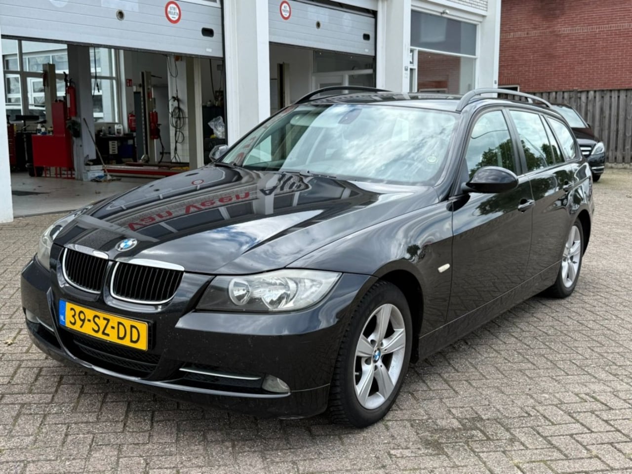 BMW 3-serie - 318D Introduction Navi Clima Cruise Trekhaak Export/Handel!!! - AutoWereld.nl