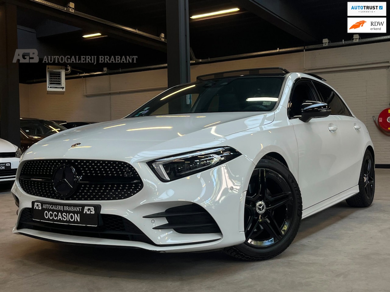 Mercedes-Benz A-klasse - 200 Business Solution AMG Pano/Carplay/Camera/Sfeerverlichting - AutoWereld.nl