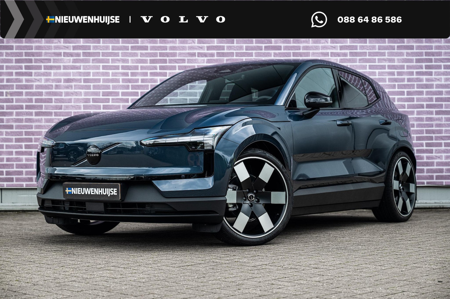 Volvo EX30 - P5 Long Range Plus Black Edition Europa 69 kWh | Trekhaak | 21" | Heico Verlaging | Harman - AutoWereld.nl