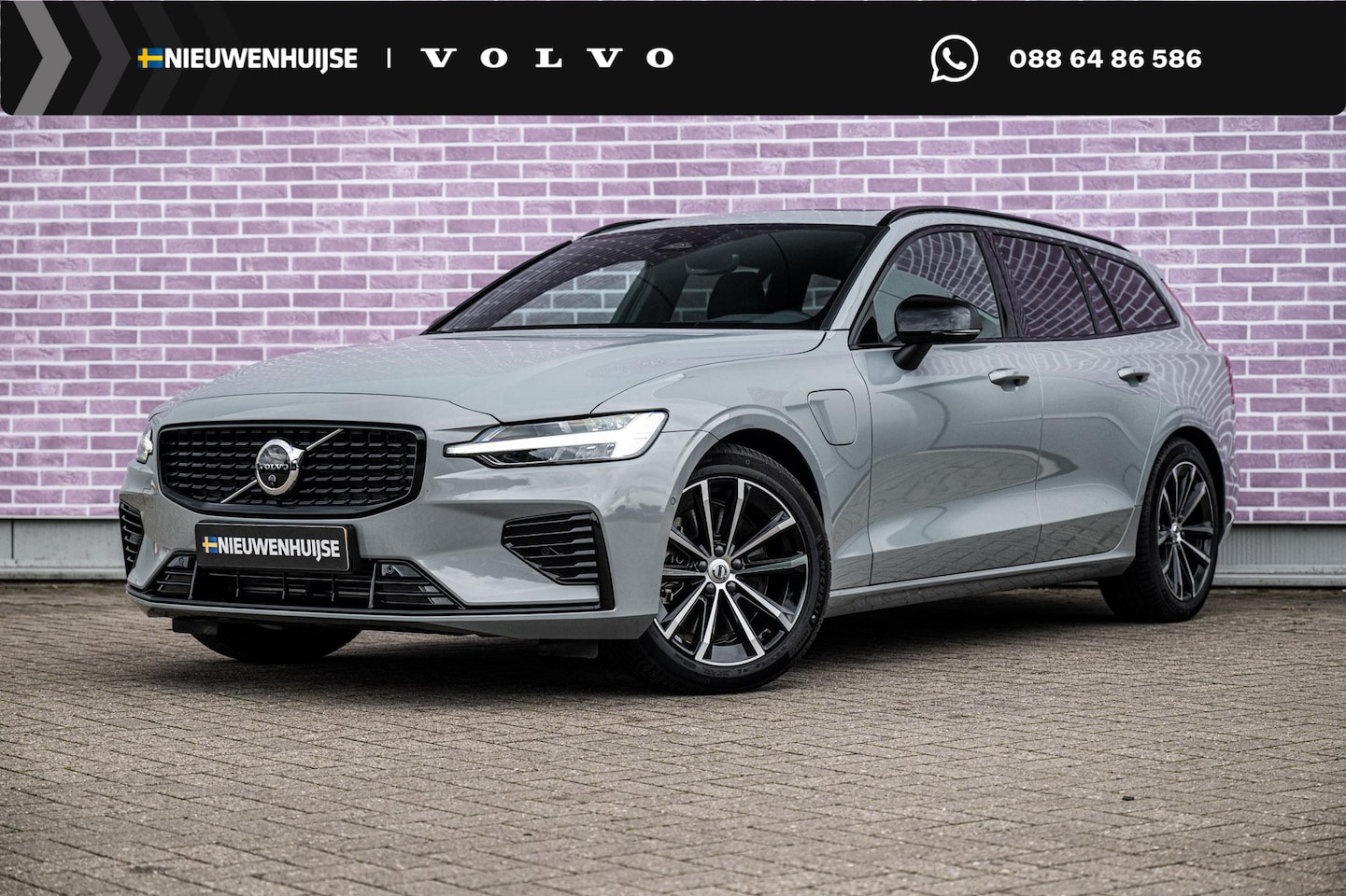 Volvo V60 - 2.0 T8 Plug-in hybrid AWD Plus Dark 455 PK | Panoramadak | Trekhaak | 360 Camera | Adaptie - AutoWereld.nl