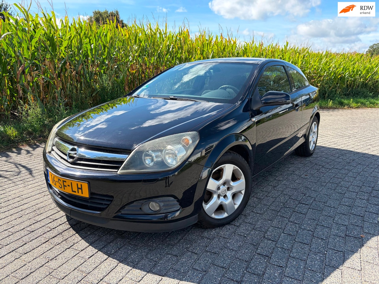 Opel Astra GTC - 1.6 Edition - zgan all season banden - org nl auto - AutoWereld.nl