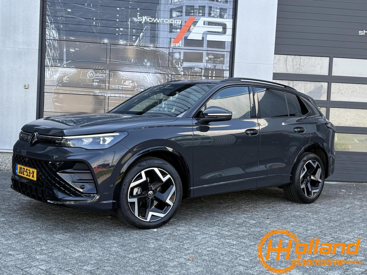 Volkswagen Tiguan - 1.5 eTSI R-Line Edition|360cam|ACC|Massage|Sfeerverlichting - AutoWereld.nl