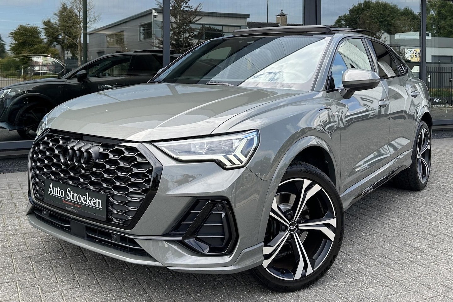 Audi Q3 Sportback - 45 TFSIe S-Line Pano Sonos Matrix Sfeer Camera - AutoWereld.nl