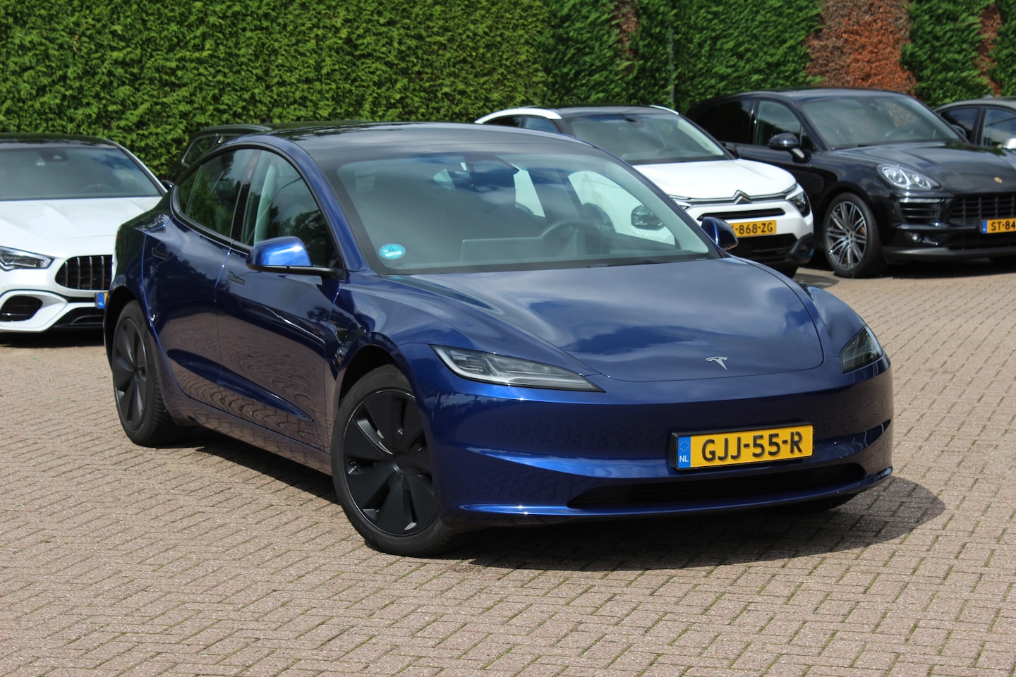 Tesla Model 3 - RWD 60 kWh / Autopilot 4 / 4season banden / Panoramadak / Camera / Leder / 18'' / Navigati - AutoWereld.nl