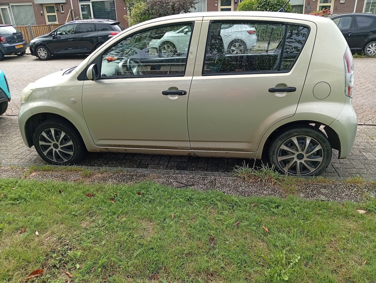 Daihatsu Sirion 2 - 1.0-12V Premium - AutoWereld.nl