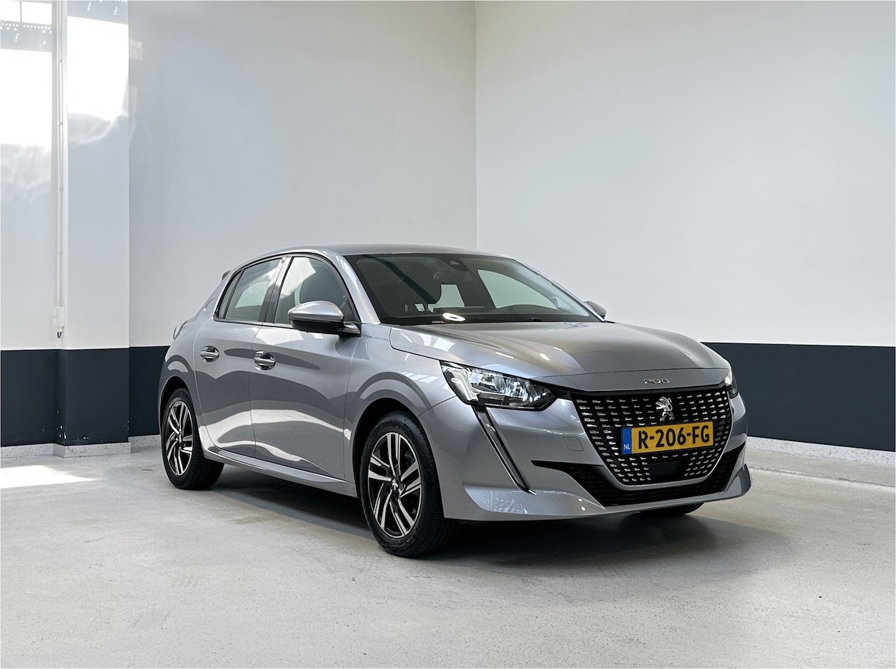 Peugeot 208 - 1.2 PureTech Blue Lease Allure Automaat | Camera | Apple Carplay/ Android Auto | - AutoWereld.nl