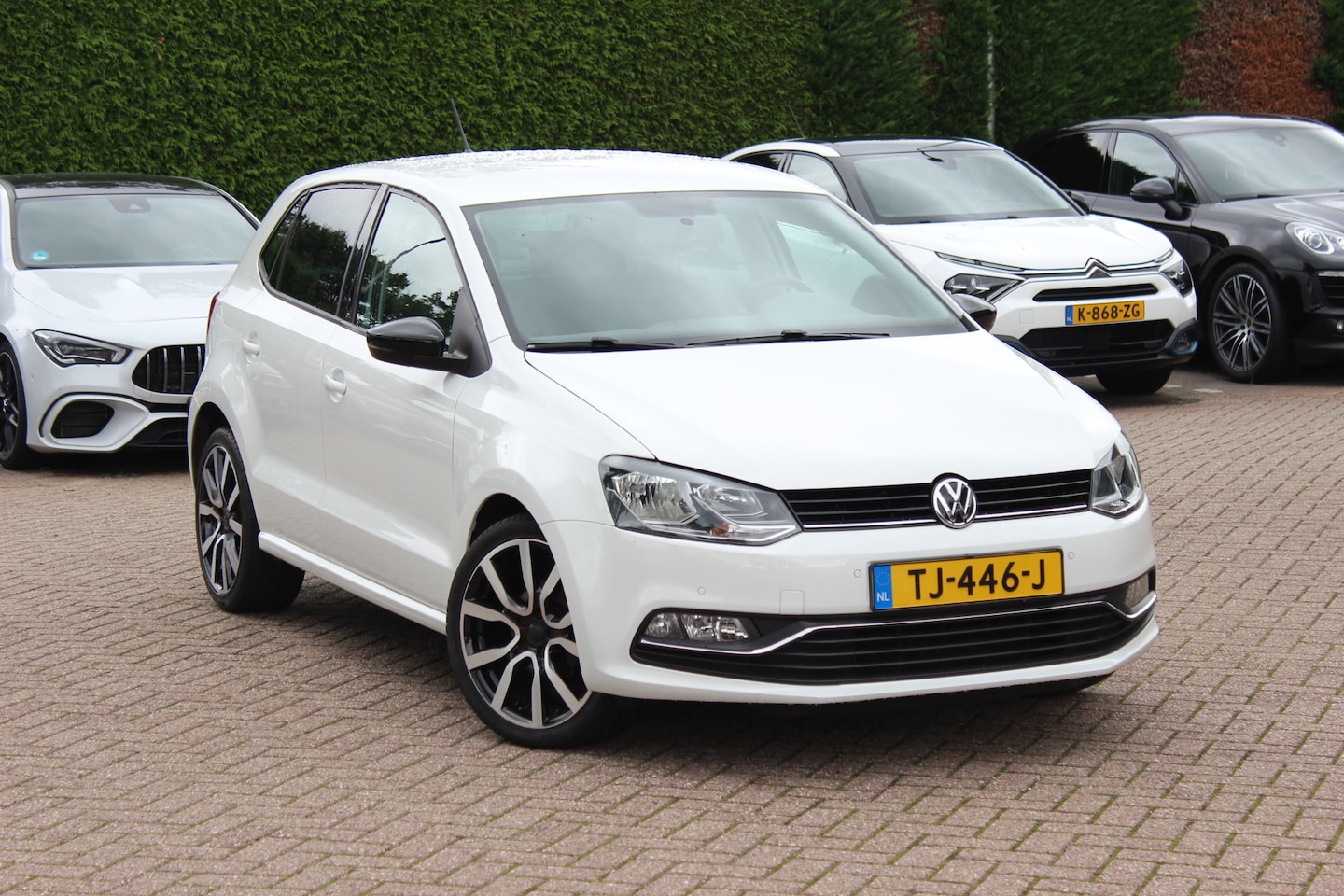 Volkswagen Polo - 1.2 TSI Highline / Parkeerhulp V+A / Bluetooth / 16'' / Airco / Cruise Control / Sportstoe - AutoWereld.nl