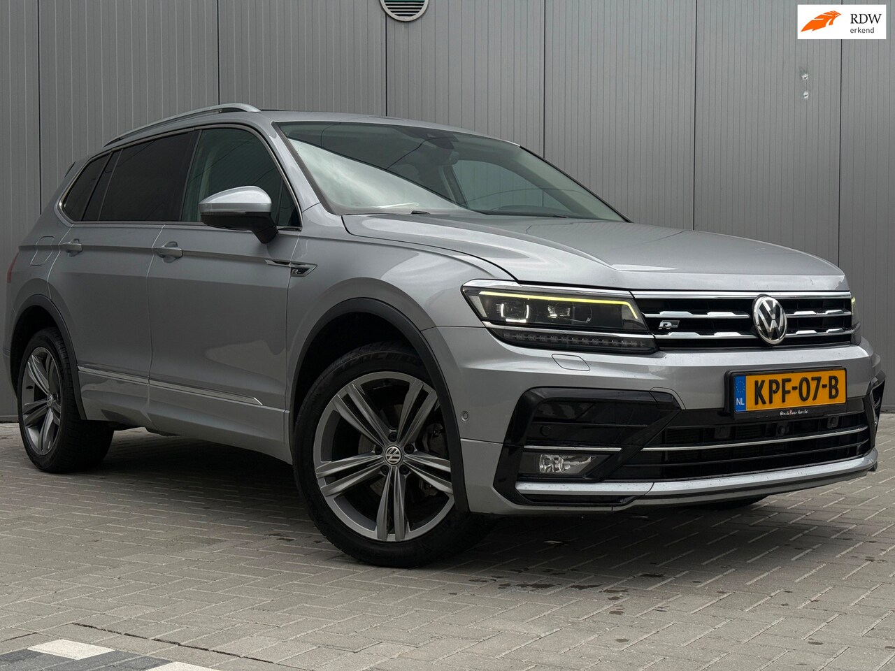 Volkswagen Tiguan Allspace - 2.0 TDI R-Line 7p. PANO 360 Xenon - AutoWereld.nl