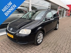 Volkswagen Touran - 2.0-16V FSI Business | 7- persoons | 1e eigenaar | Airco | Trekhaak | Elektrische ramen |