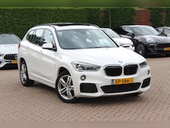 BMW X1 - xDrive20i High Exe. M Sport 70.615 km / Panoramadak / Camera / Head-up / Leder / Navigatie