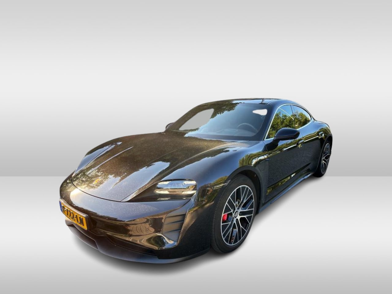 Porsche Taycan - 4S Performance 84 kWh / Panoramadak / 360Camera / Head-up / Achterasbesturing / Passenger - AutoWereld.nl