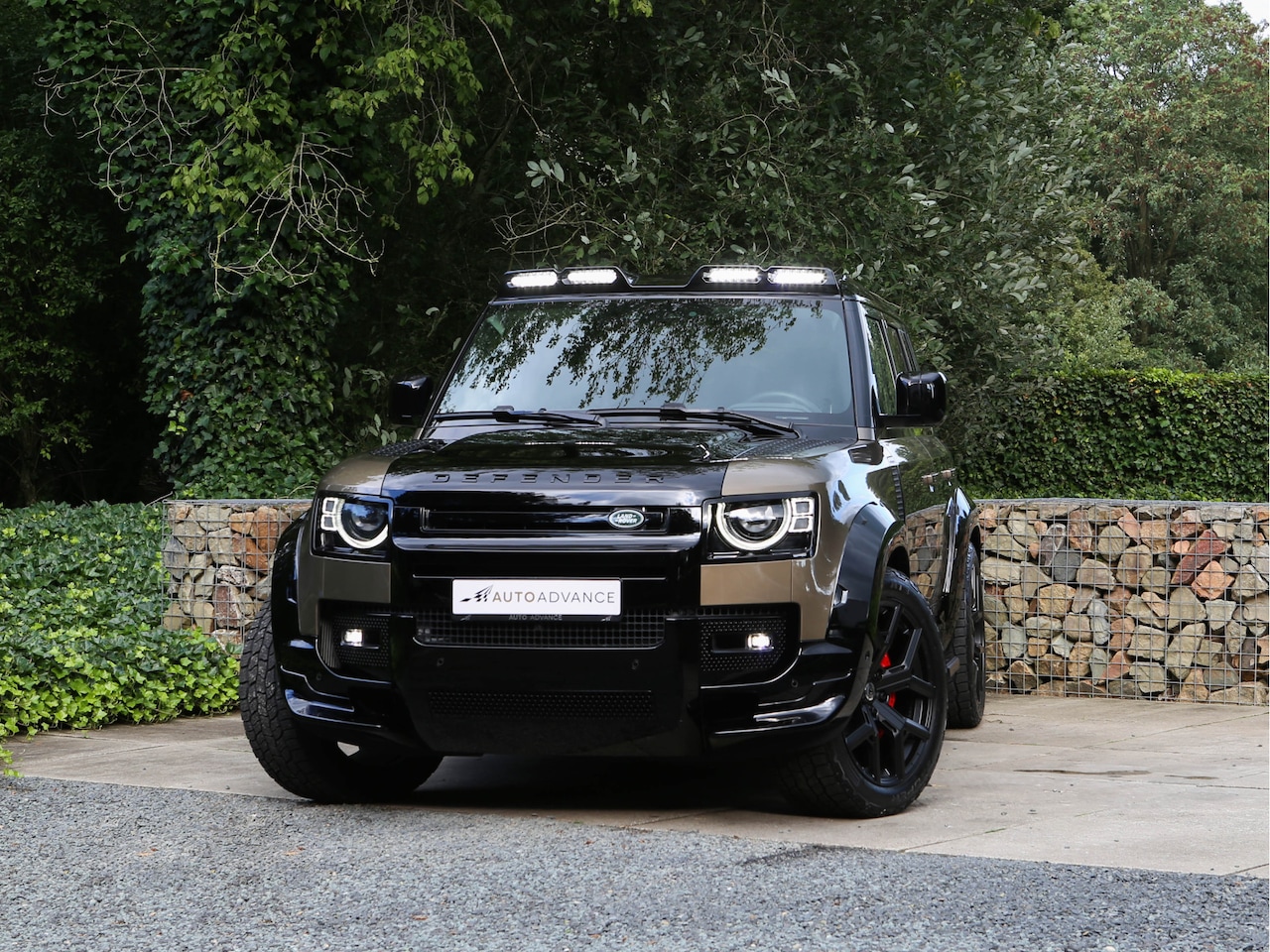Land Rover Defender 110 - 3.0 P400 HSX Urban Commercial / Grijs Kenteken - AutoWereld.nl