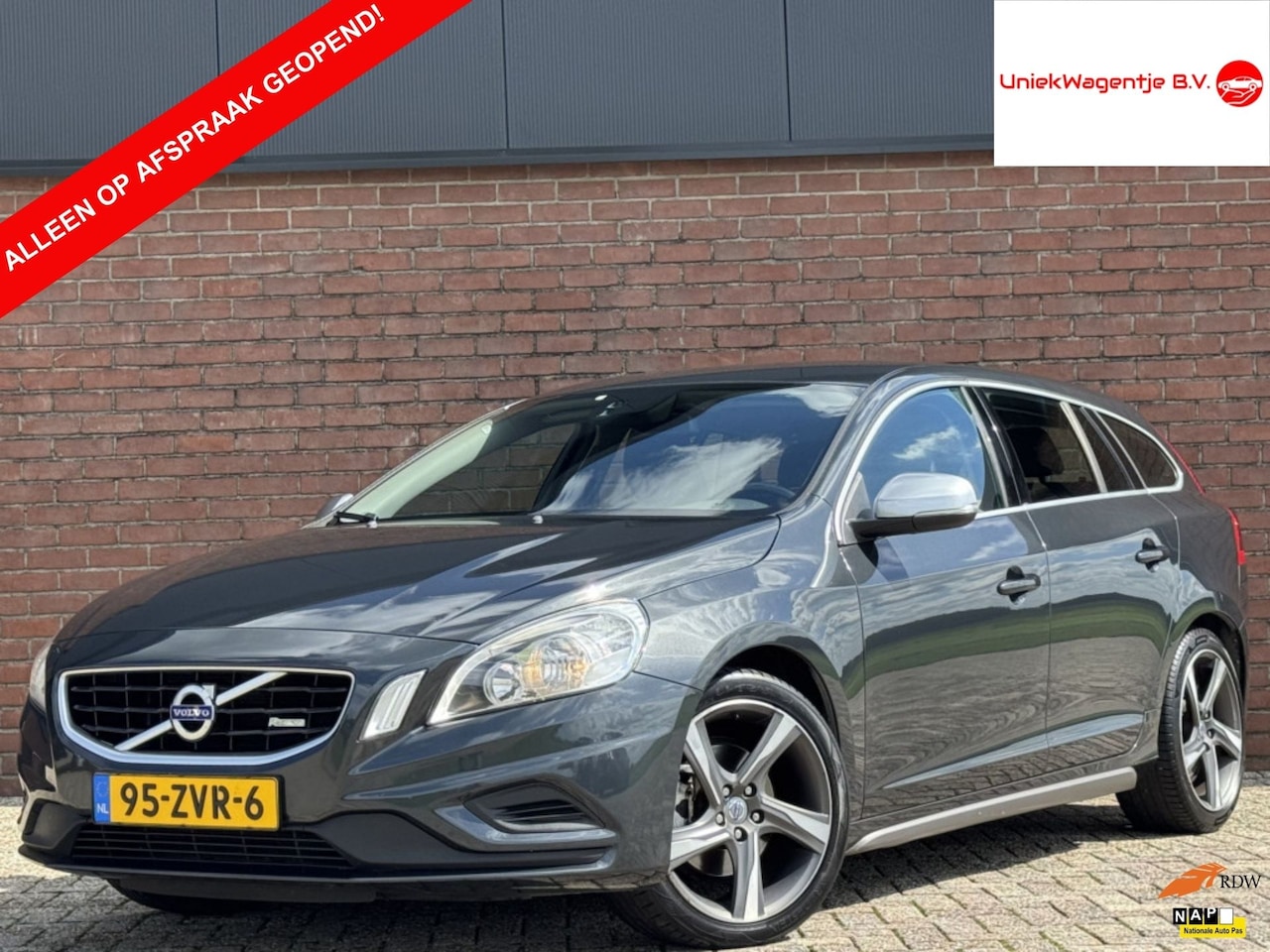 Volvo V60 - 1.6 T3 R-DESIGN | NL-AUTO! | DEALER OH! | NAVI! - AutoWereld.nl