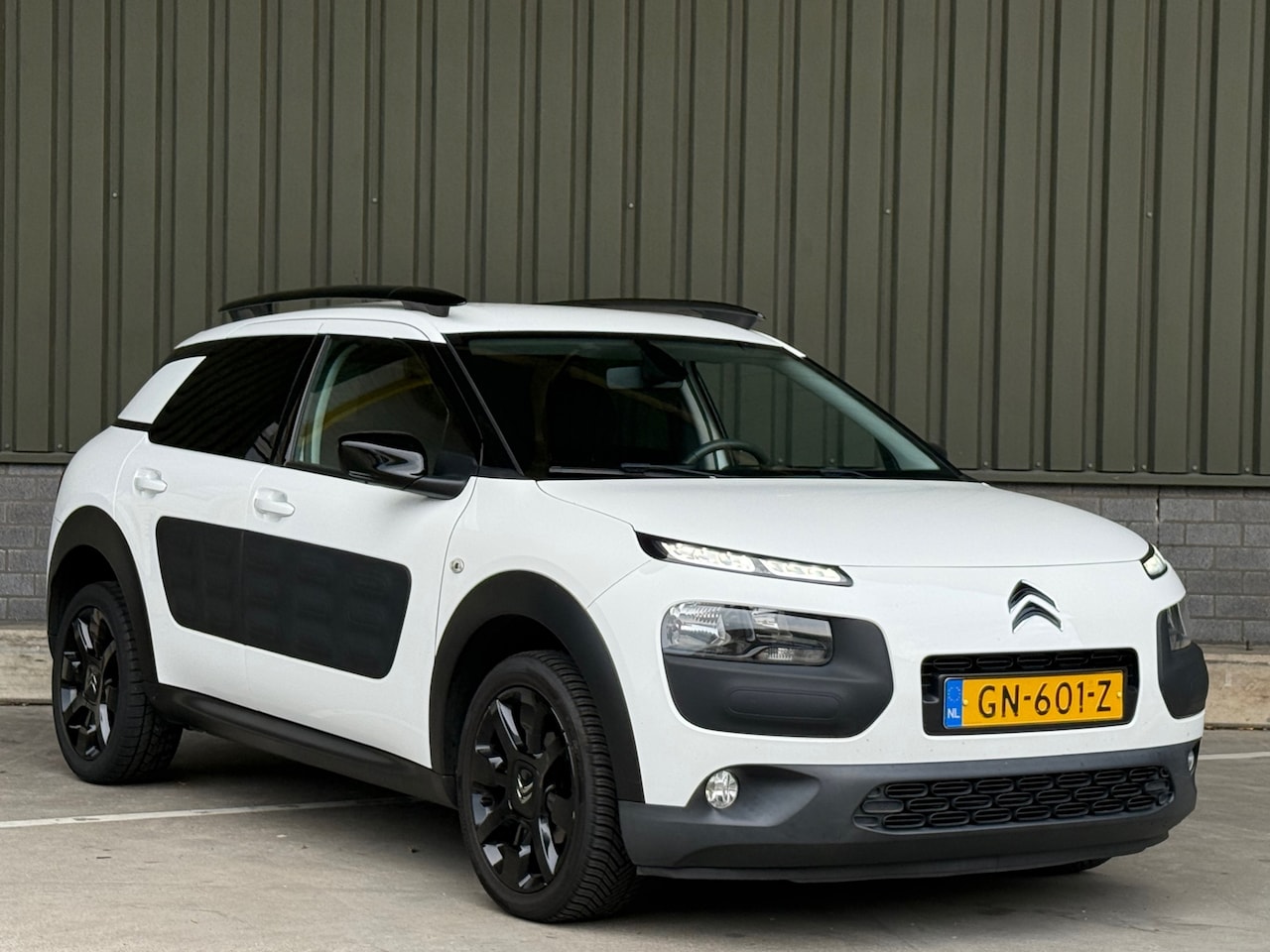 Citroën C4 Cactus - 1.2 e-VTi Shine Automaat / leer / stoelverwarming - AutoWereld.nl