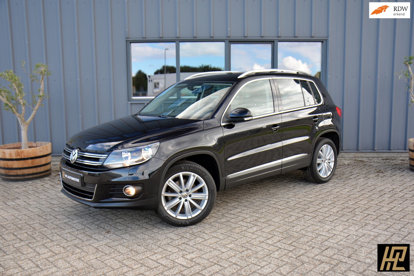 Volkswagen Tiguan - 1.4 TSI 160pk Sport&Style * 18" New York * Zwenktrekhaak * Navi * Stoelverwarming * Alcant - AutoWereld.nl